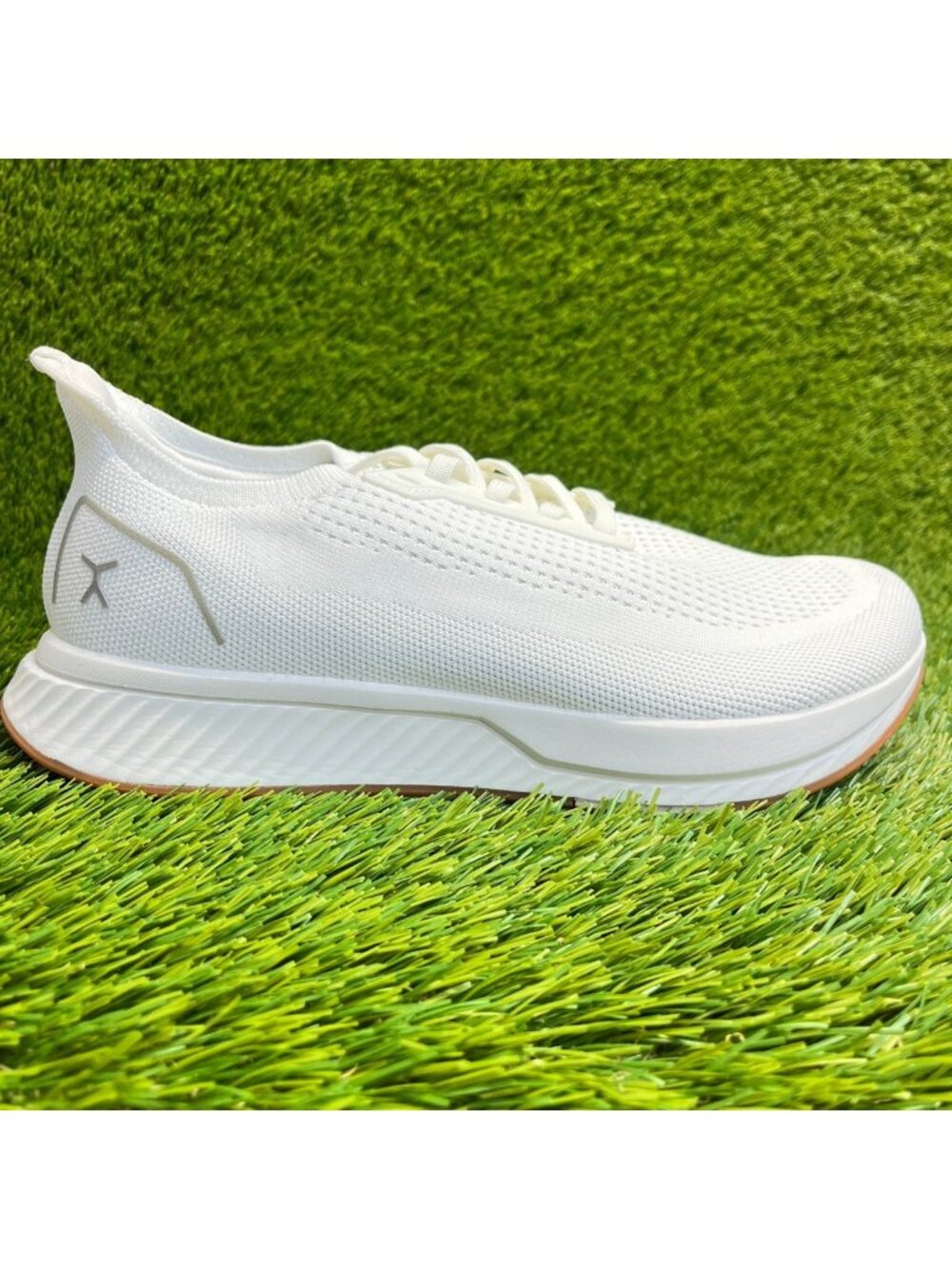 Flux Adapt Runner White Gum Mens Size 9 Womens Size 10.5 Running Casual Shoes
